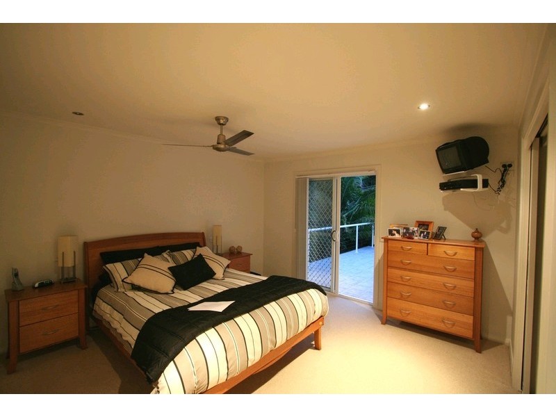 16 Lakeside Drive, Sapphire Beach NSW 2450