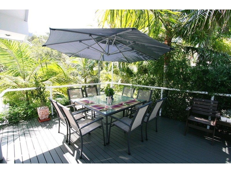 16 Lakeside Drive, Sapphire Beach NSW 2450