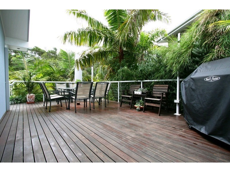 16 Lakeside Drive, Sapphire Beach NSW 2450