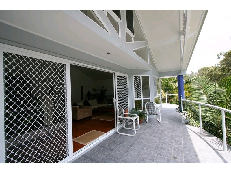 16 Lakeside Drive, Sapphire Beach NSW 2450