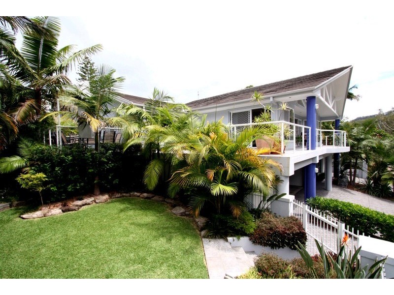 16 Lakeside Drive, Sapphire Beach NSW 2450