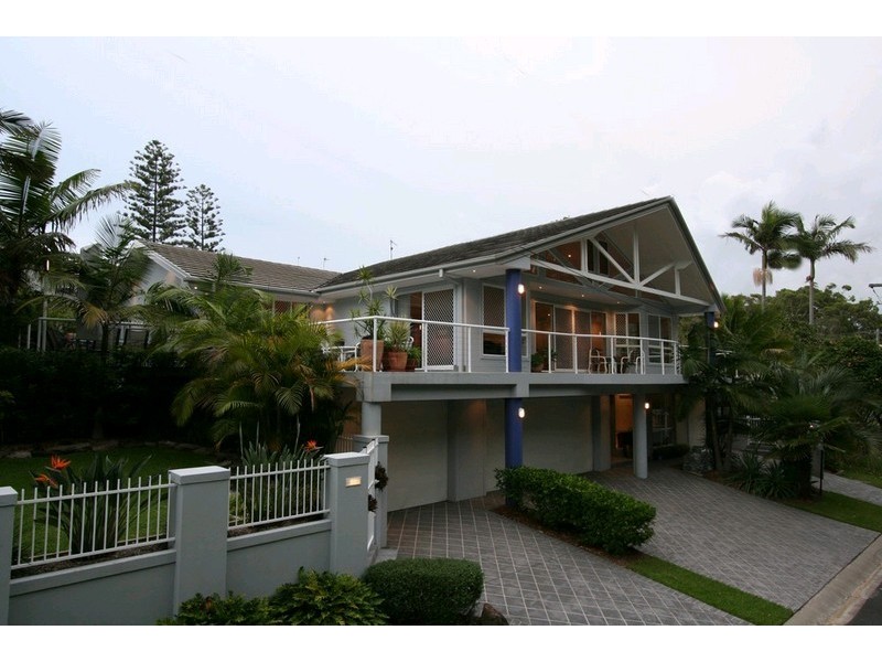 16 Lakeside Drive, Sapphire Beach NSW 2450