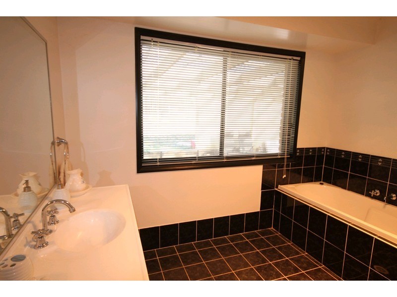 95 Carlton Drive, Bungendore NSW 2621