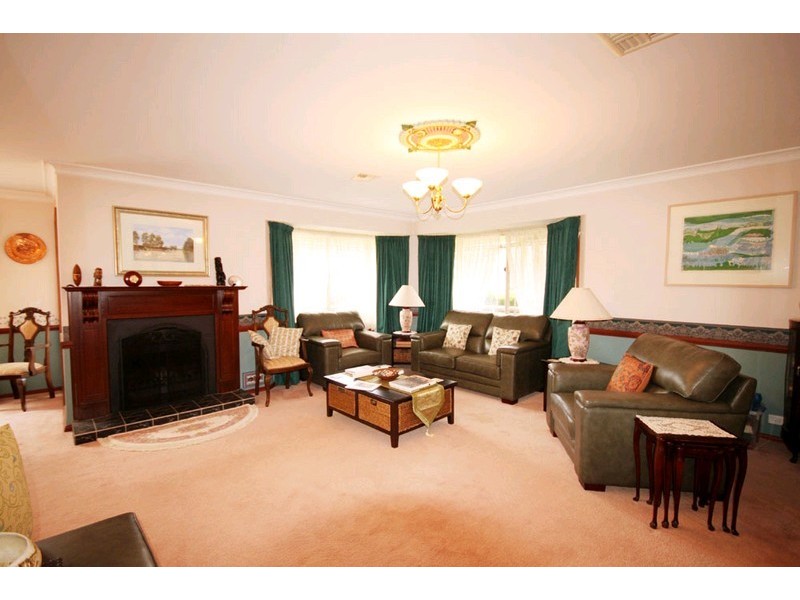 11 Elmslea Drive, Bungendore NSW 2621