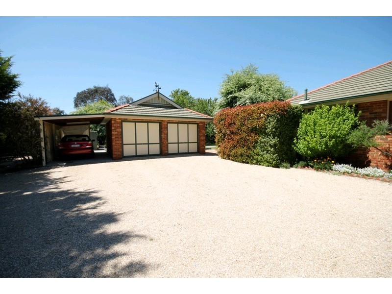 11 Elmslea Drive, Bungendore NSW 2621