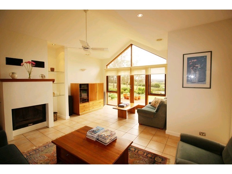 82 Valley View Lane, Wamboin NSW 2620