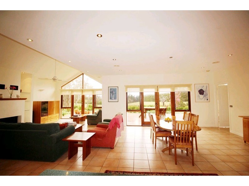 82 Valley View Lane, Wamboin NSW 2620