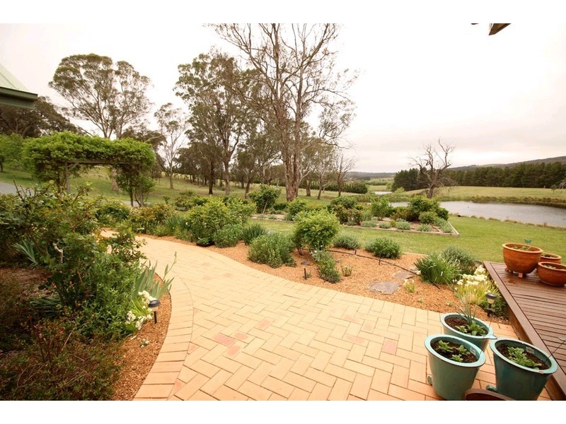 82 Valley View Lane, Wamboin NSW 2620