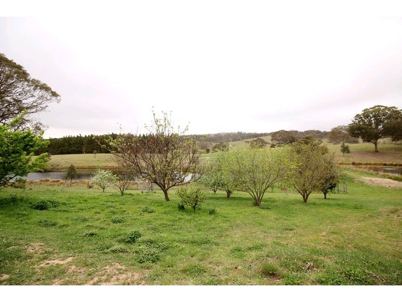 82 Valley View Lane, Wamboin NSW 2620