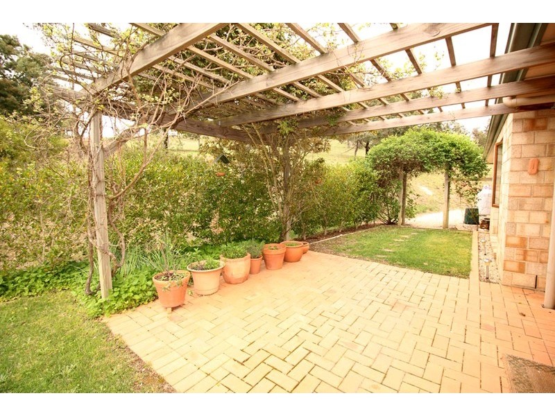 82 Valley View Lane, Wamboin NSW 2620