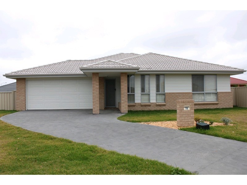 16 Angus Place, Bungendore NSW 2621