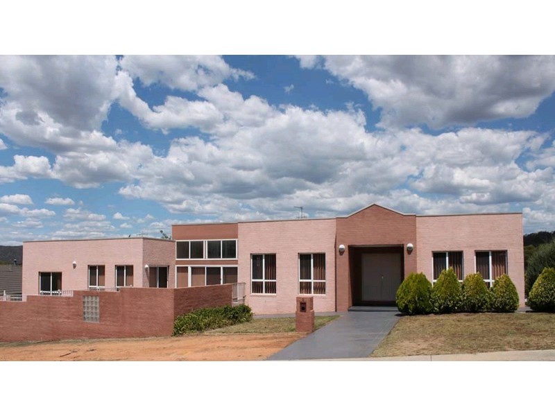 2 Binaburra Place, Karabar NSW 2620