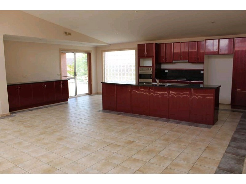 2 Binaburra Place, Karabar NSW 2620