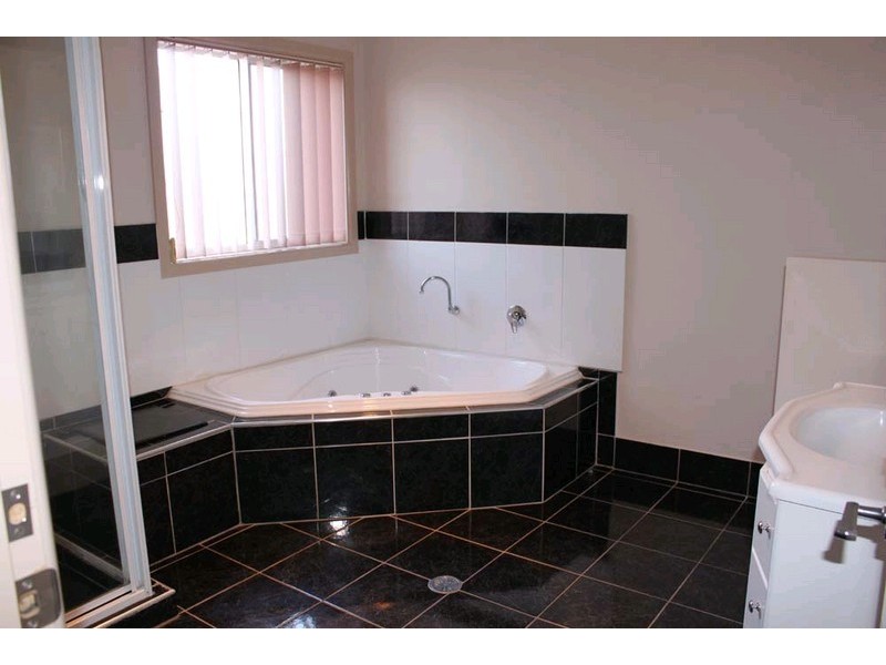 2 Binaburra Place, Karabar NSW 2620