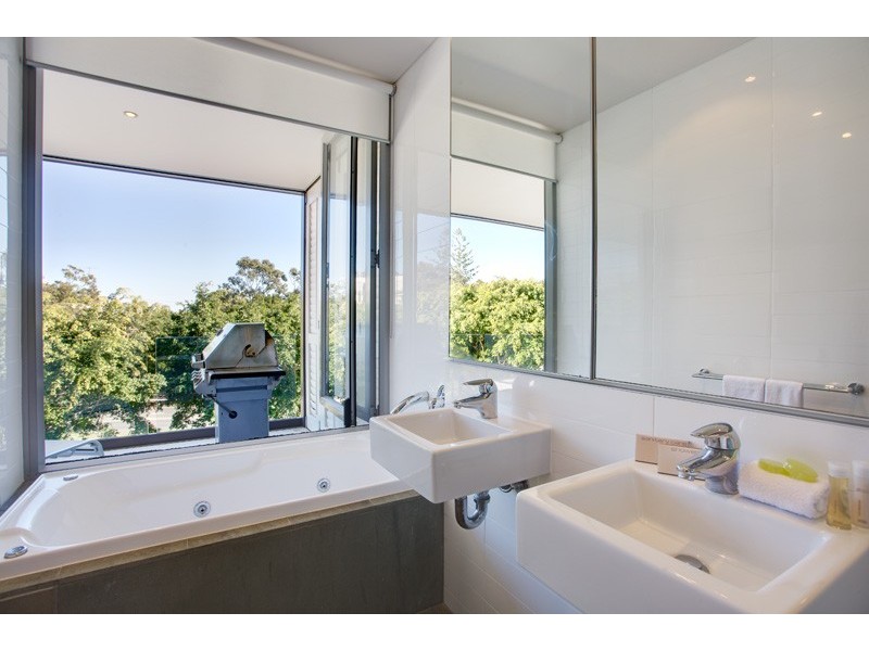 8/37-49 Noosa Drive, Noosa Heads QLD 4567