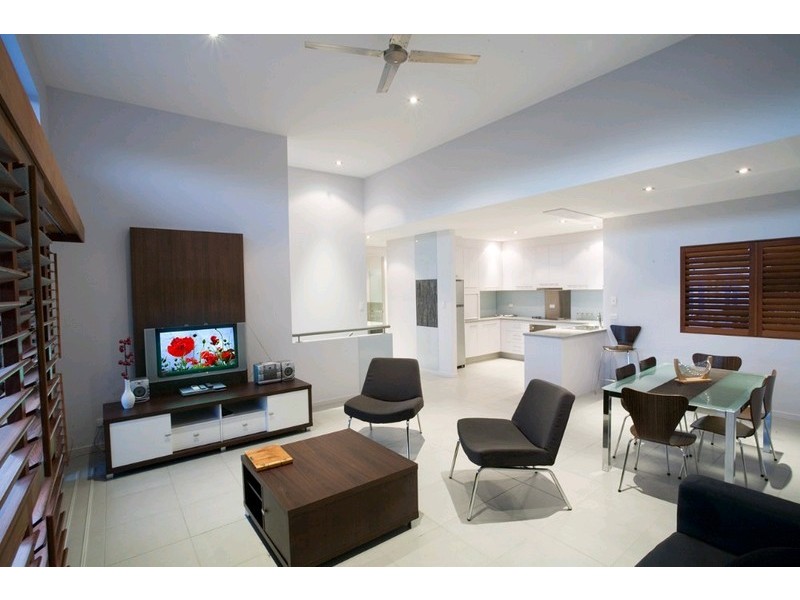 2/129 Noosa Parade, Noosaville QLD 4566