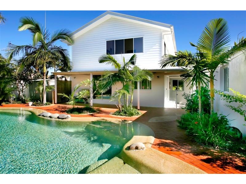 20 Wavecrest Drive, Castaways Beach QLD 4567