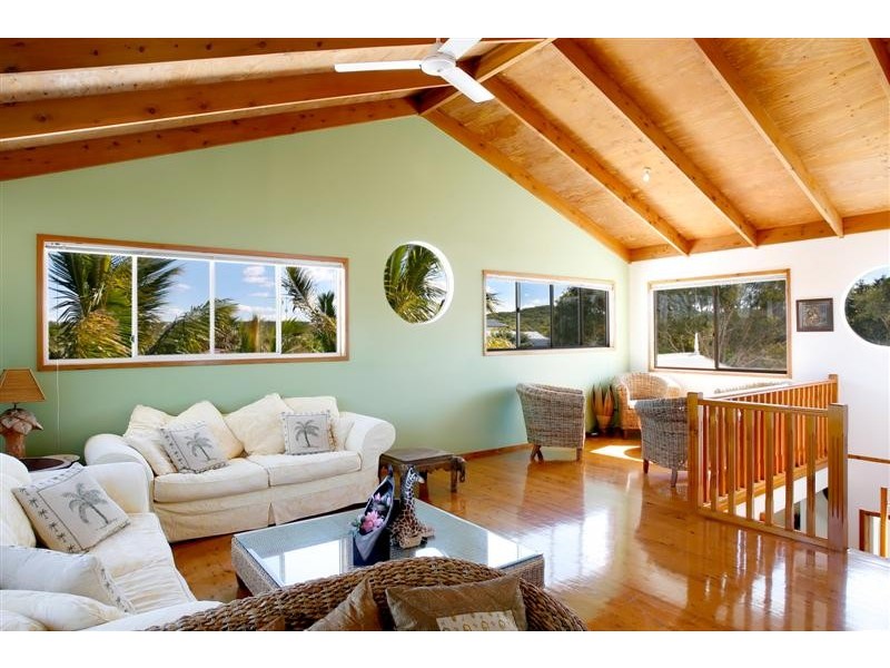 20 Wavecrest Drive, Castaways Beach QLD 4567