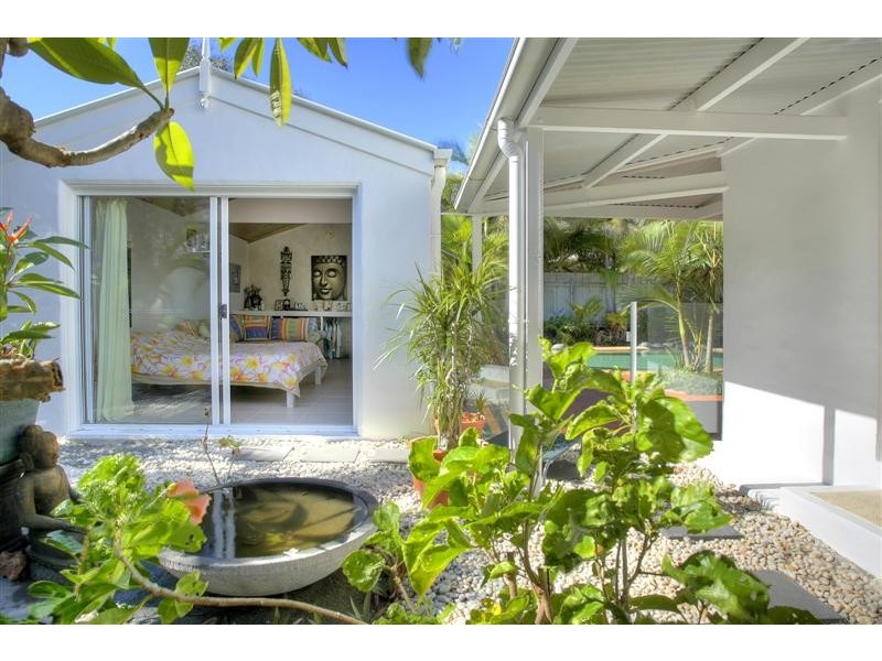 20 Wavecrest Drive, Castaways Beach QLD 4567