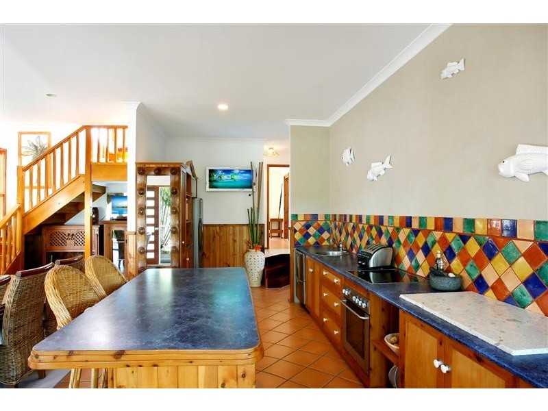 20 Wavecrest Drive, Castaways Beach QLD 4567