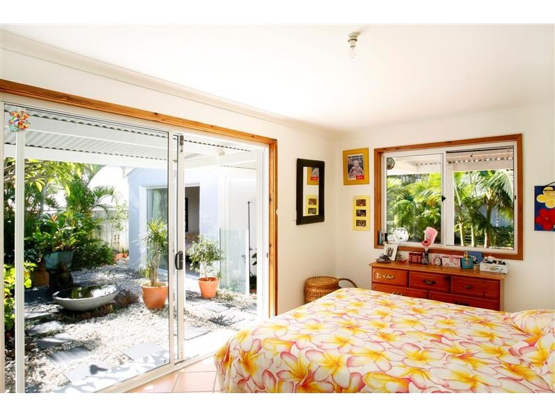 20 Wavecrest Drive, Castaways Beach QLD 4567