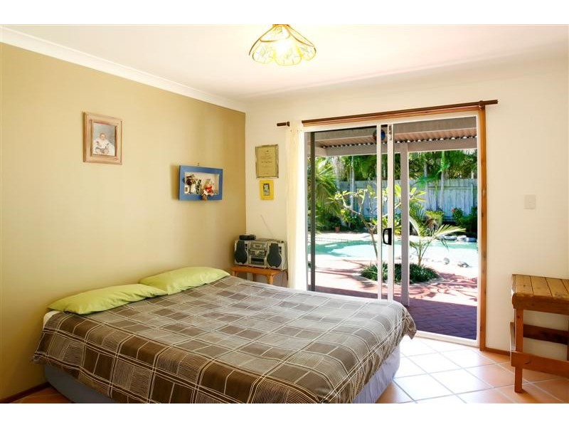 20 Wavecrest Drive, Castaways Beach QLD 4567