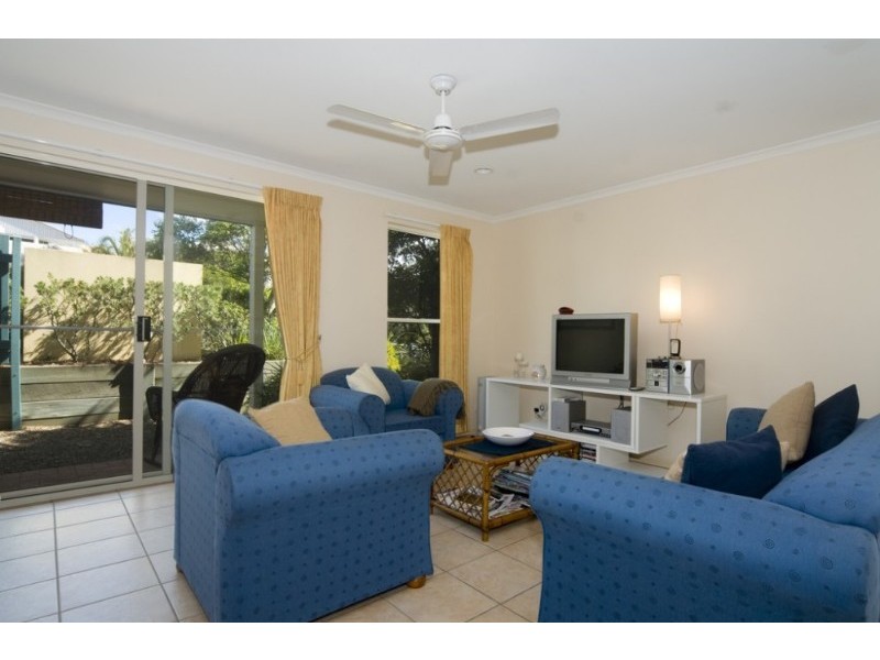 2/82 Southern Cross Parade, Sunrise Beach QLD 4567