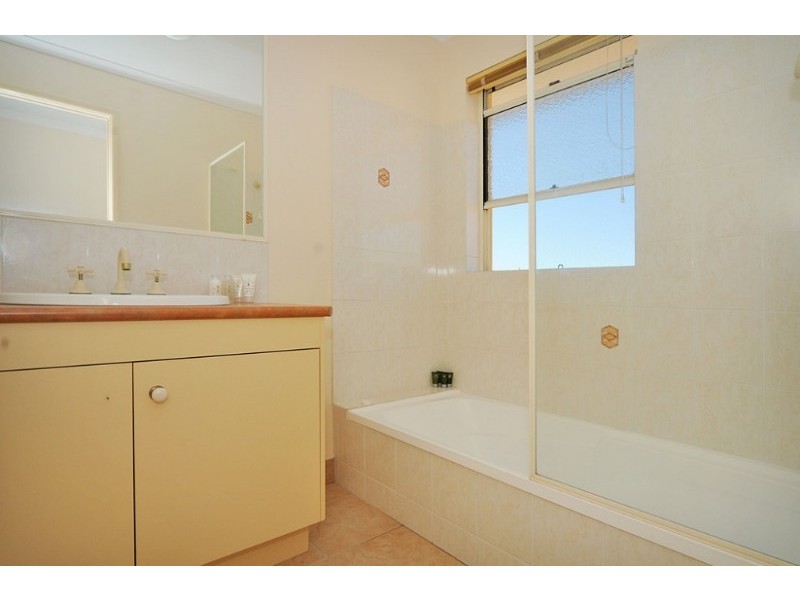 2/82 Southern Cross Parade, Sunrise Beach QLD 4567