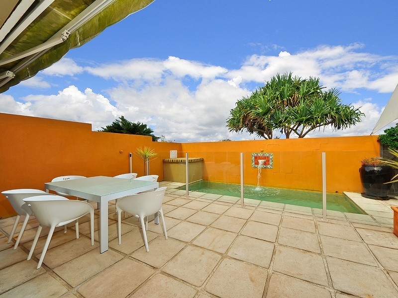 2/18 Corsair Crescent, Sunrise Beach QLD 4567