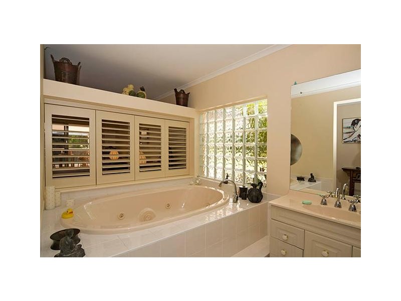 9 Oceanmist Court, Noosaville QLD 4566