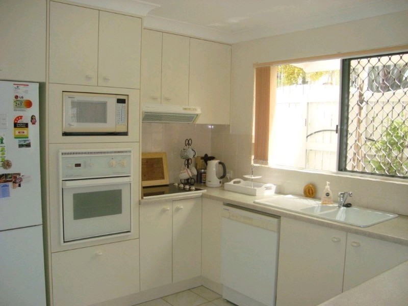 1/61 Southern Cross Parade, Sunrise Beach QLD 4567