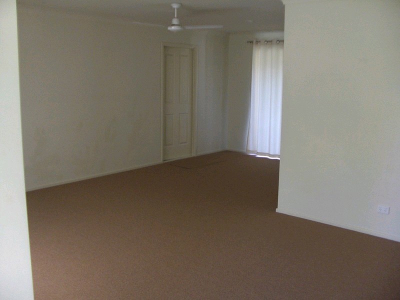 4 Applegum Street, Noosaville QLD 4566