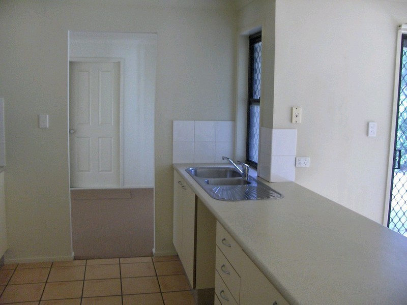 4 Applegum Street, Noosaville QLD 4566