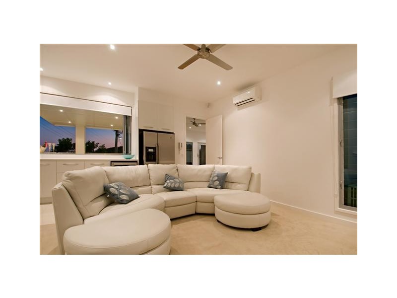 327 David Low Way, Peregian Beach QLD 4573