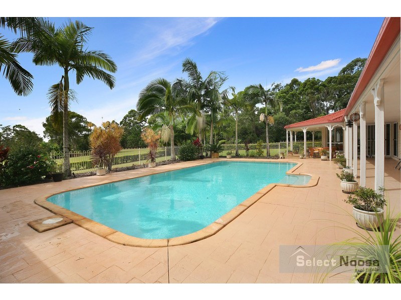 6 Illoura Place, Cooroibah QLD 4565