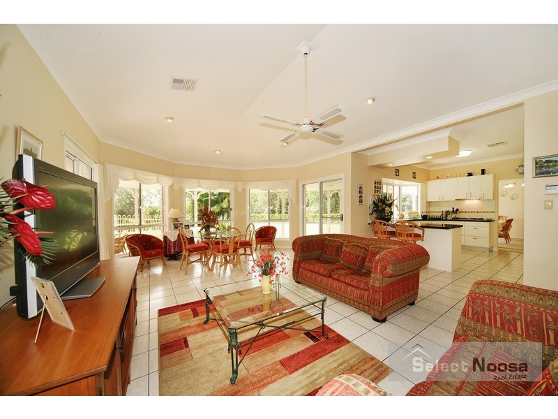 6 Illoura Place, Cooroibah QLD 4565