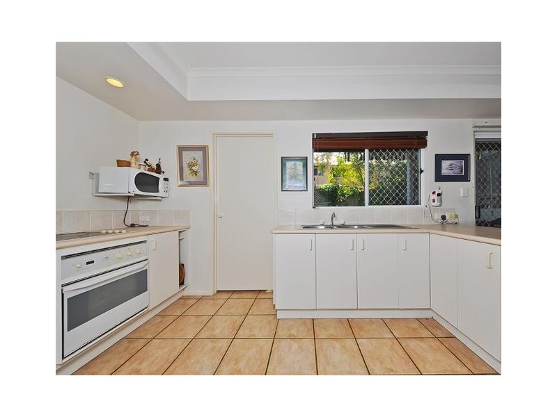 2/4 Lipton Street, Sunrise Beach QLD 4567