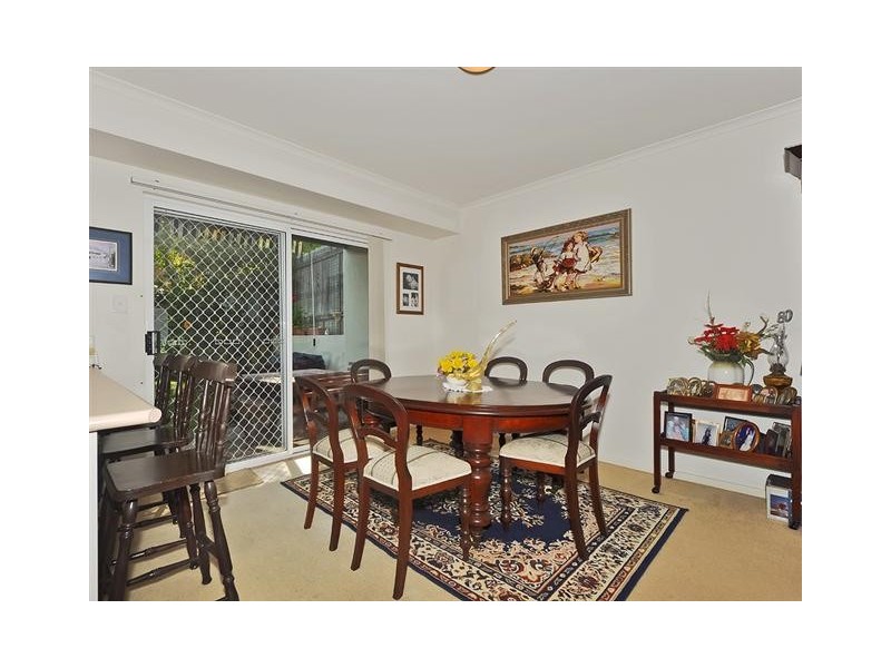 2/4 Lipton Street, Sunrise Beach QLD 4567