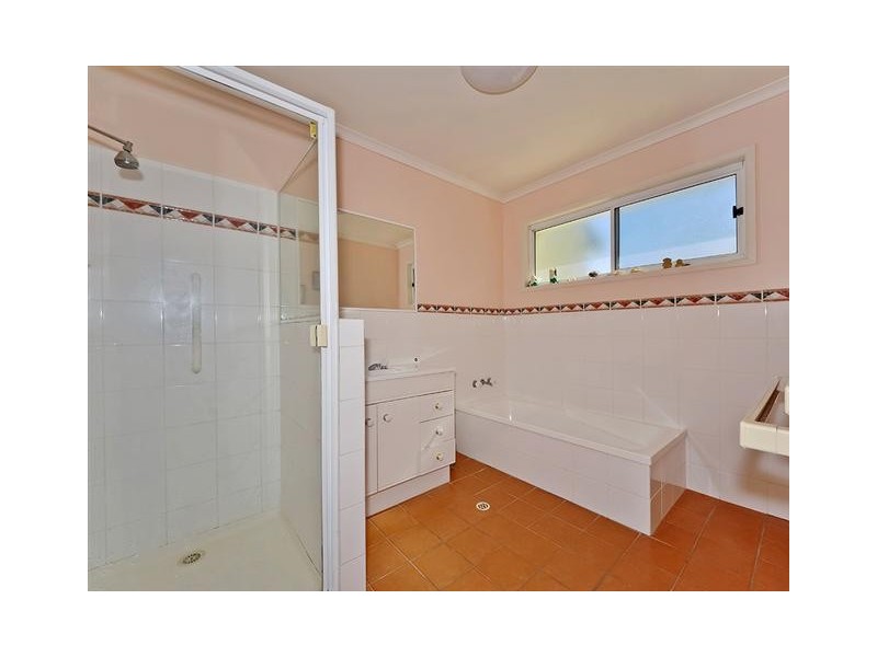 2/4 Lipton Street, Sunrise Beach QLD 4567