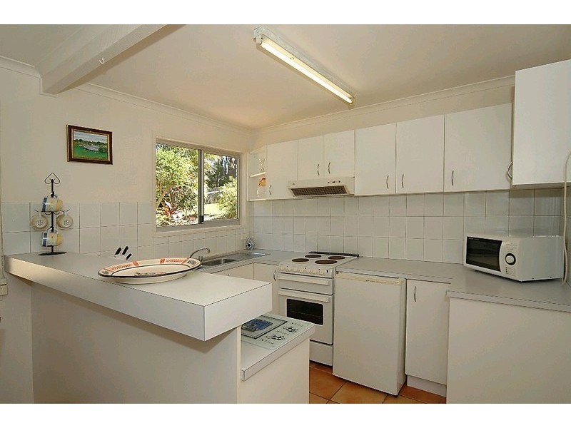 16 Hayward Road, Lake Macdonald QLD 4563