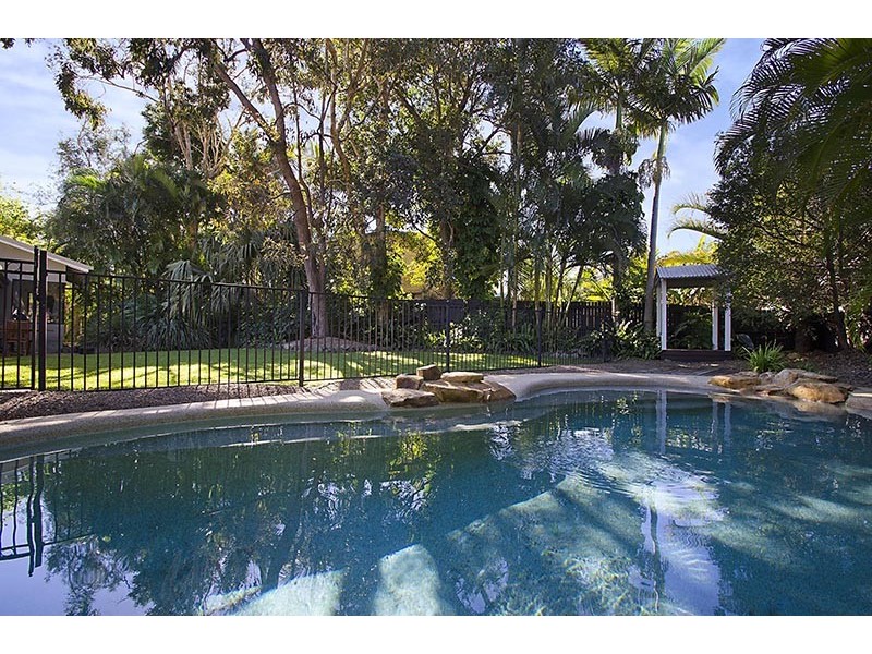 6 Sleepy Hollow Drive, Noosa Heads QLD 4567