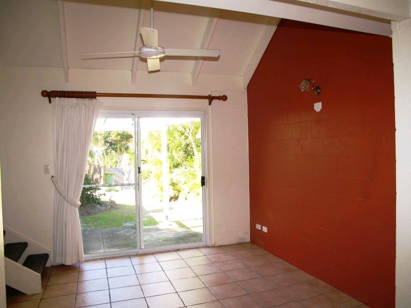 1/8 Pacific Avenue, Sunshine Beach QLD 4567