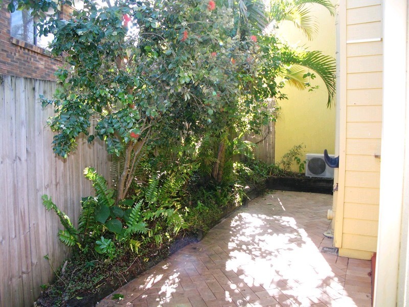 1/8 Pacific Avenue, Sunshine Beach QLD 4567