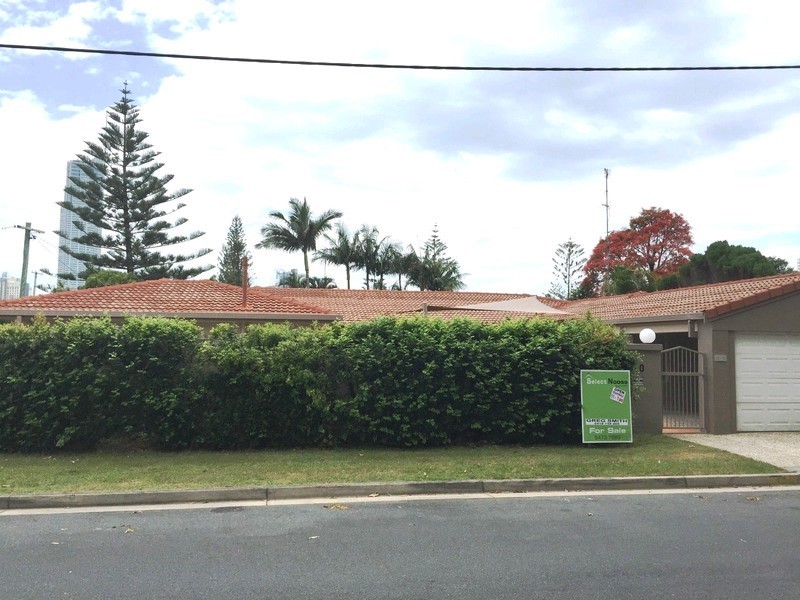 40 St Andrews Avenue, Isle Of Capri QLD 4217