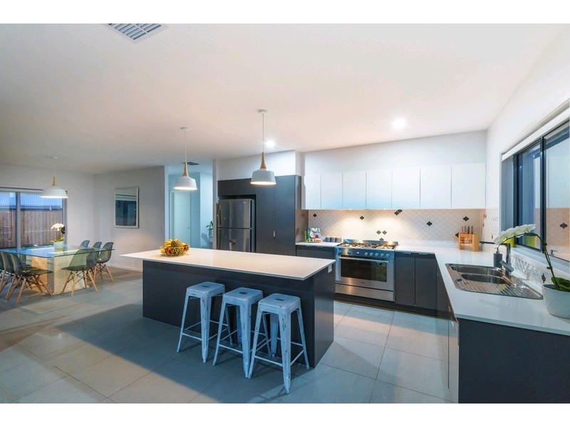 10 Rani Cct, Noosaville QLD 4566