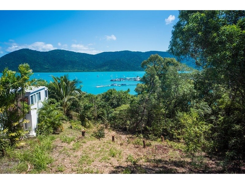 40 Harbour Avenue, Shute Harbour QLD 4802