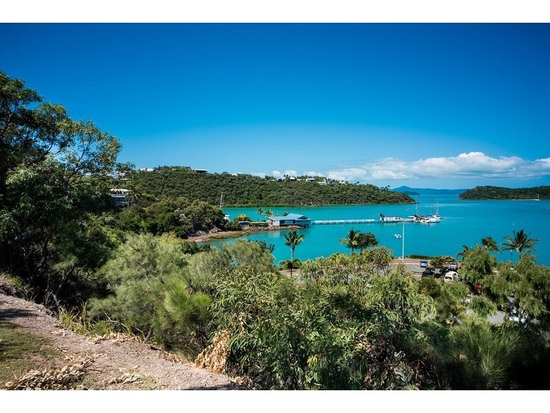 40 Harbour Avenue, Shute Harbour QLD 4802