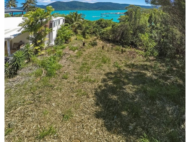 40 Harbour Avenue, Shute Harbour QLD 4802