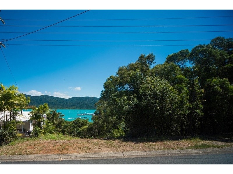 40 Harbour Avenue, Shute Harbour QLD 4802