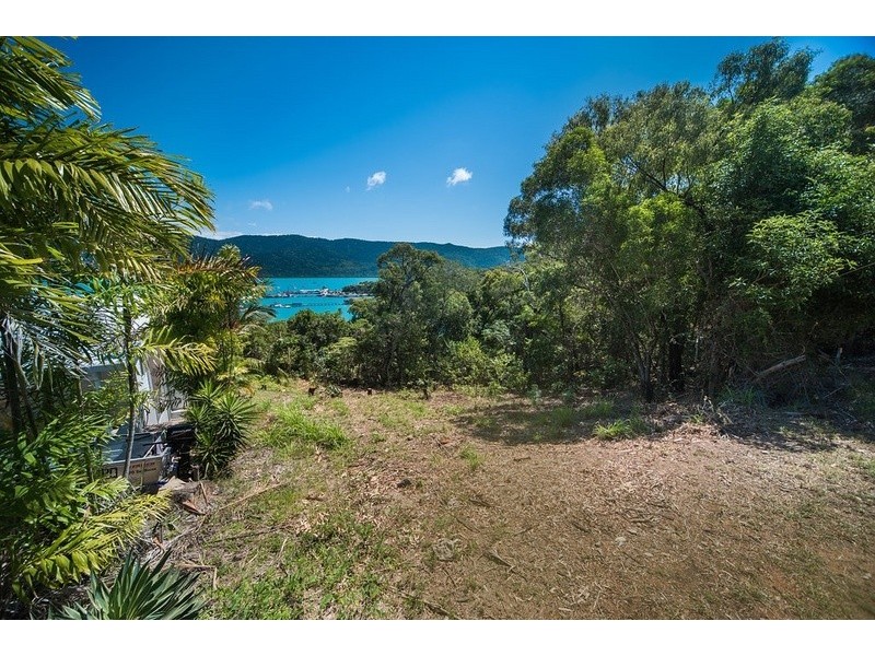 40 Harbour Avenue, Shute Harbour QLD 4802
